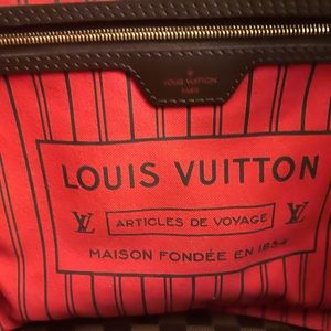 Beautiful Louis Vuitton with pochette.